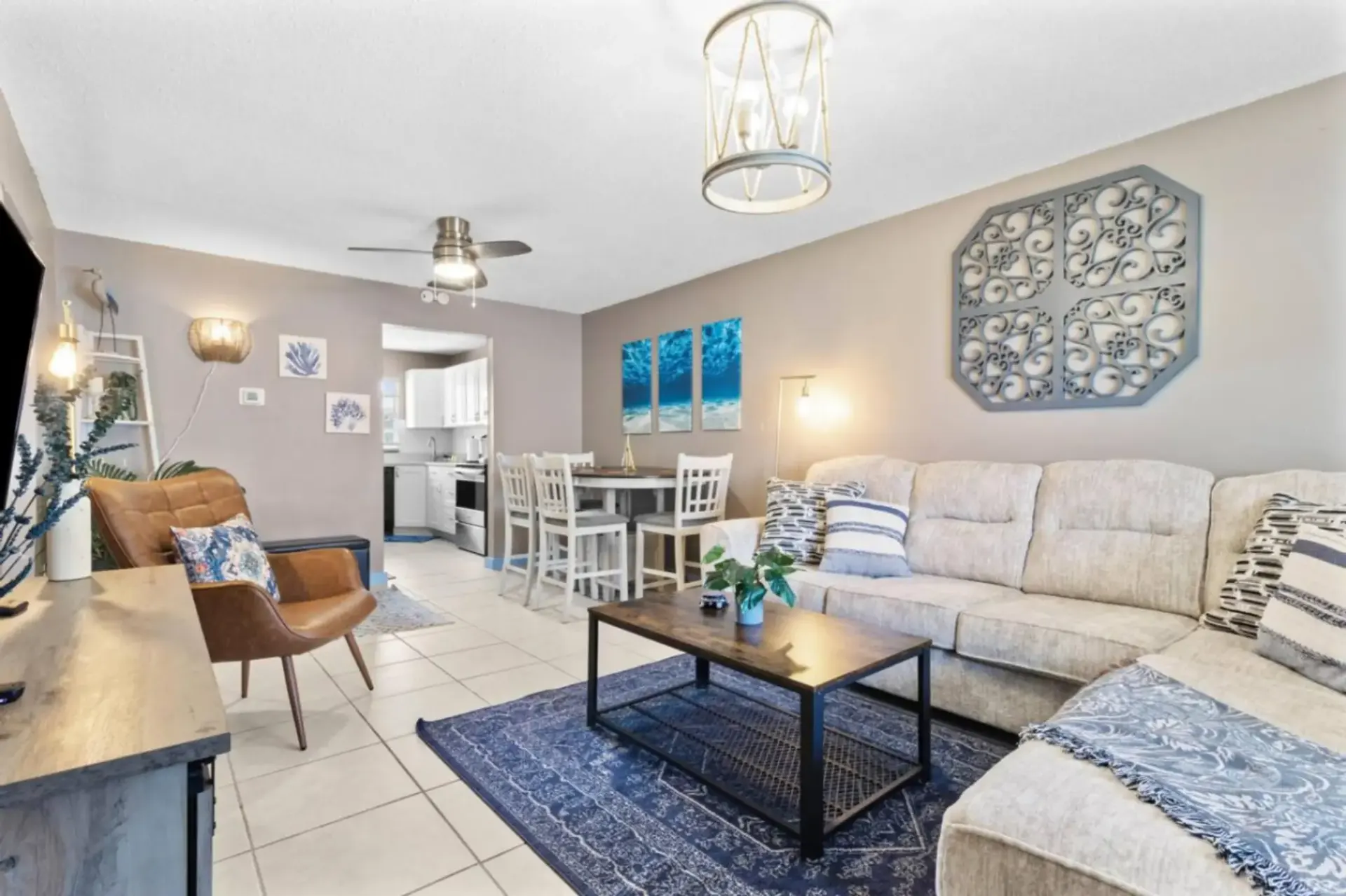 Escape Winter in Indian Rocks Beach! 2/1 Across from Beach Access!