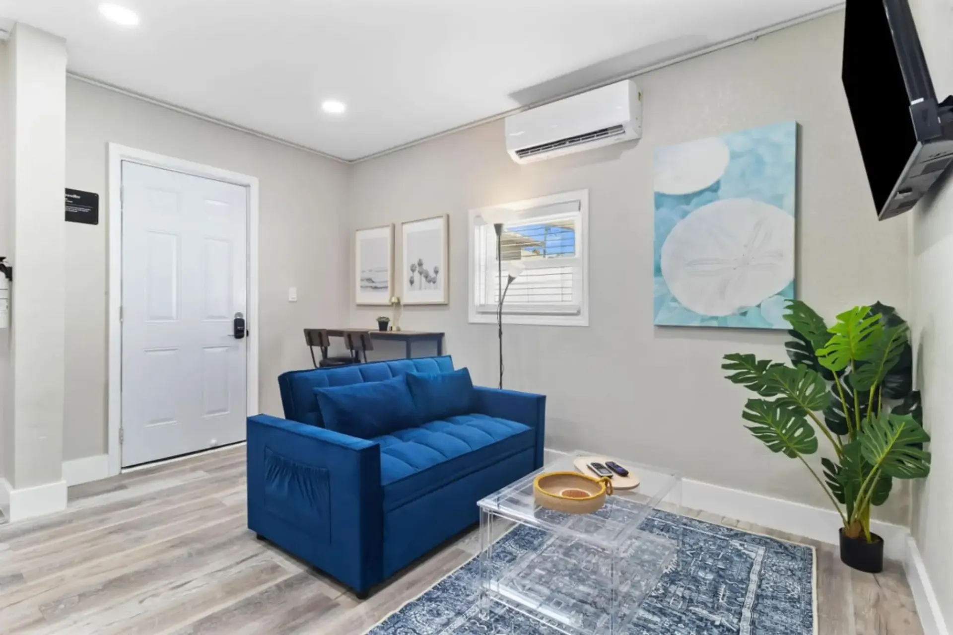 Relax in St Pete Beach! Walk to Beach Access! Pet Friendly!