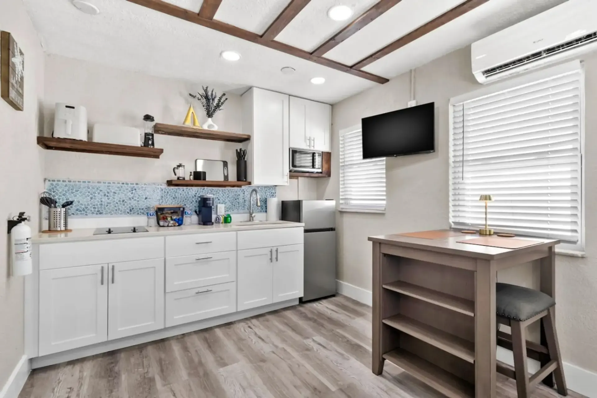Sala Suite 3! Perfect Getaway! Walk to Beach & Pet Friendly!