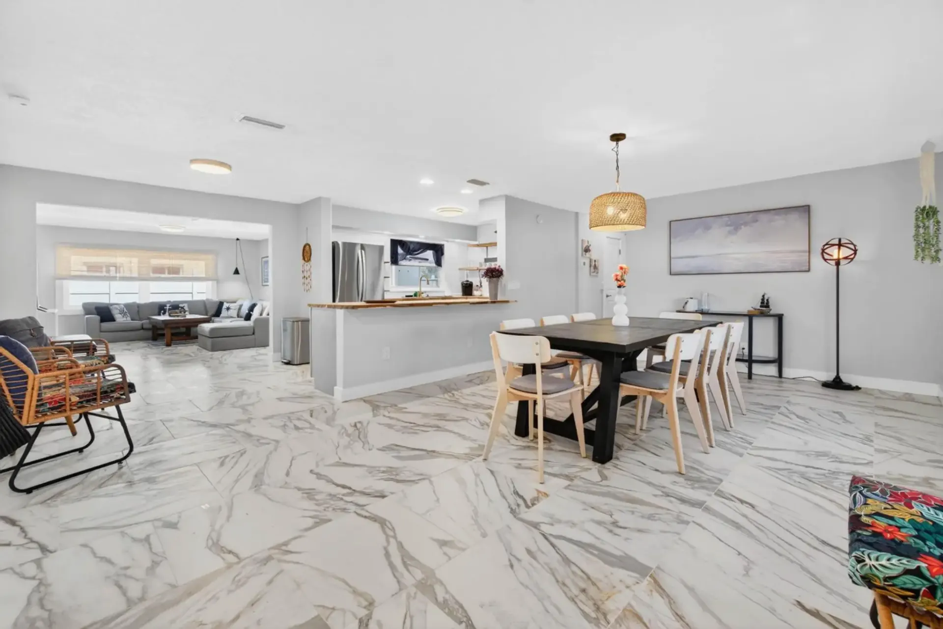 Sonnenhaus! 2 Blocks from Beach Access!